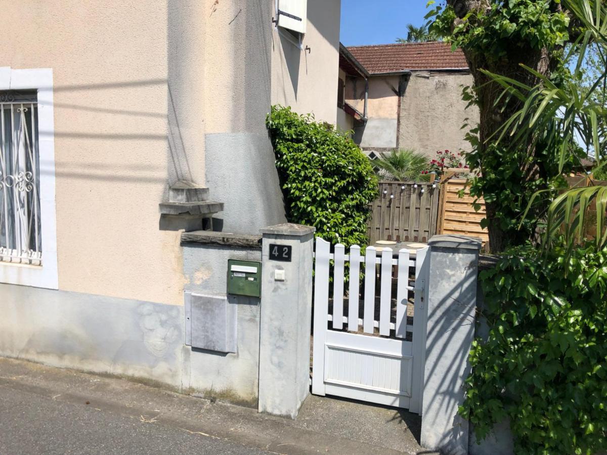 Petite Maison Avec Terrasse Jurancon Экстерьер фото